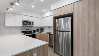 19370 Collins Ave in Sunny Isles Beach, FL - Foto de edificio - Building Photo