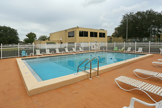 Aztec Villa Apartments in Panama City, FL - Foto de edificio - Building Photo