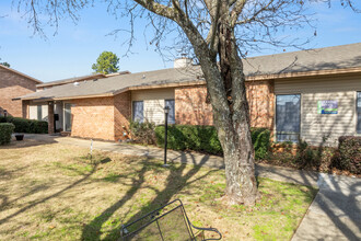 Magnolia Apartments in Montgomery, AL - Foto de edificio - Building Photo