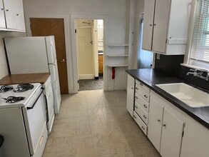 84 College Ave, Unit A in Orono, ME - Building Photo - Building Photo