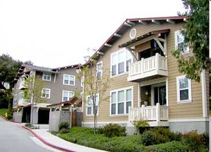 Acorn Court Apartments in Scotts Valley, CA - Foto de edificio - Building Photo