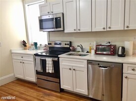 330 Saint Paul St in Brookline, MA - Building Photo