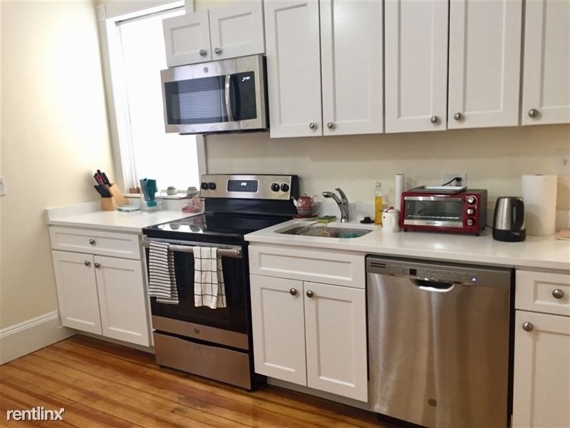 330 Saint Paul St in Brookline, MA - Building Photo