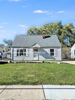 1254 Elmwood Rd in Mayfield Heights, OH - Building Photo