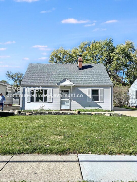 1254 Elmwood Rd in Mayfield Heights, OH - Building Photo