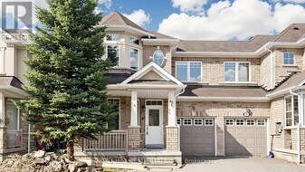 85 Shirrick Dr in Richmond Hill, ON - Building Photo