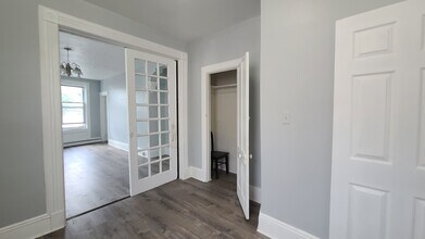 302 Summit Ave, Unit 2 in Jersey City, NJ - Building Photo - Building Photo