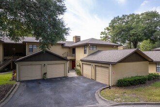 Lake Crest Condominium Association in Jacksonville, FL - Building Photo - Building Photo