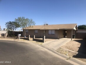 1307 W Tulip Pl in Casa Grande, AZ - Foto de edificio - Building Photo