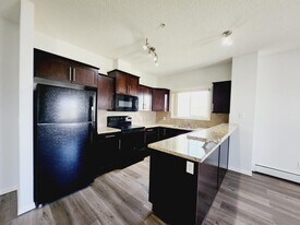263 Macewan Rd in Edmonton, AB - Building Photo