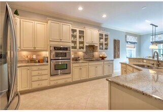 7739 Martino Cir in Naples, FL - Foto de edificio - Building Photo