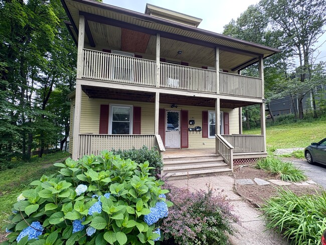 23 Cedar St in Bristol, CT - Building Photo - Building Photo