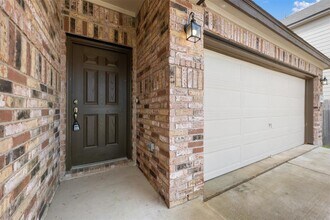 704 Bailey Park Dr in Jarrell, TX - Building Photo - Building Photo