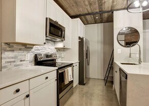 12 W Montgomery St in Baltimore, MD - Building Photo