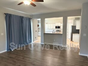 2111 Roanoke Springs Dr in Ruskin, FL - Building Photo - Building Photo