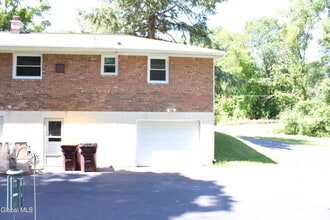 8 Zelenke Dr in Wynantskill, NY - Building Photo - Building Photo