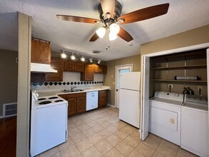 2216 Blaker Dr in Manhattan, KS - Building Photo - Building Photo