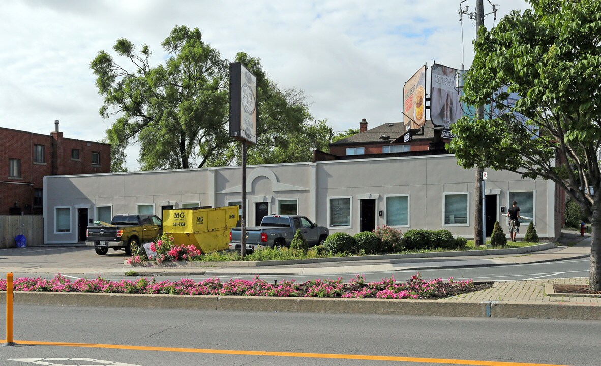 811 King St W in Hamilton, ON - Building Photo