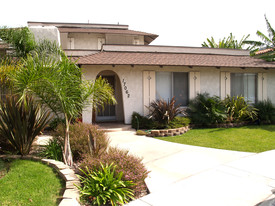 17062 Evergreen Cor in Huntington Beach, CA - Building Photo