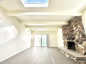 15560 Calgary St in San Leandro, CA - Building Photo - Building Photo