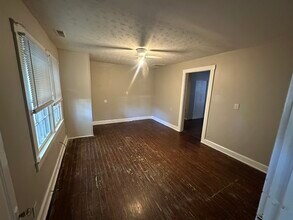 218 Holmes St, Unit 218 B in Frankfort, KY - Building Photo - Building Photo