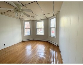 196 Chelsea St-Unit -1 in Boston, MA - Building Photo - Building Photo