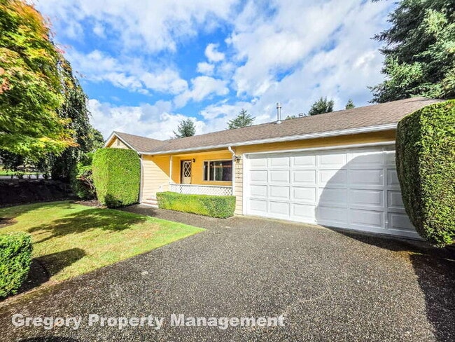 4155 West Lake Sammamish Pkwy NE in Redmond, WA - Building Photo - Building Photo