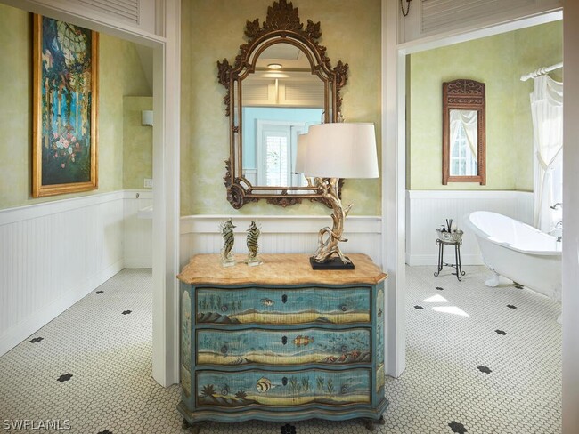 2750 Treasure Ln in Naples, FL - Building Photo - Building Photo