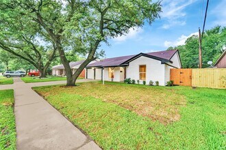 9714 Blankenship Dr in Houston, TX - Building Photo - Building Photo