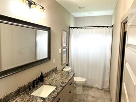 25024 Sausalito Dr in Galveston, TX - Building Photo