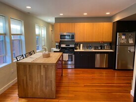 8 Prince St, Unit 2 in Salem, MA - Building Photo