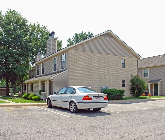 304 Fairway Cir in Springdale, AR - Foto de edificio - Building Photo