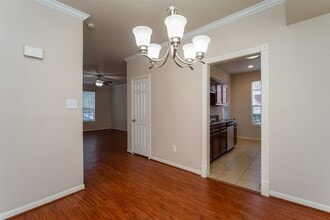 2255 Braeswood Park Dr in Houston, TX - Foto de edificio - Building Photo