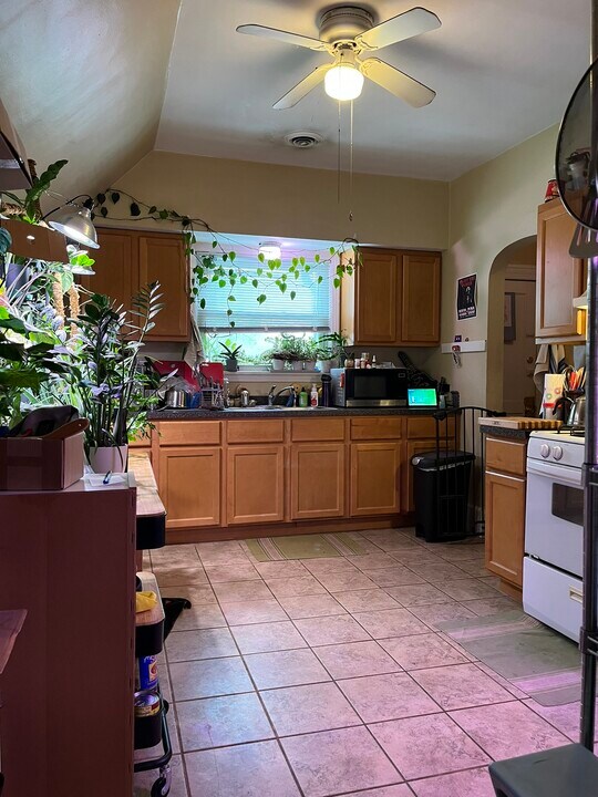 526 E Dover St, Unit UPPER in Milwaukee, WI - Building Photo