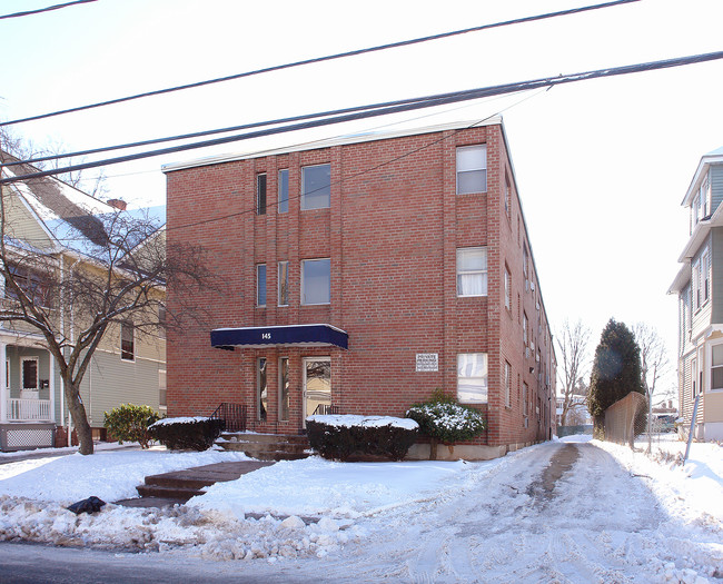 145 Barker St in Hartford, CT - Foto de edificio - Building Photo