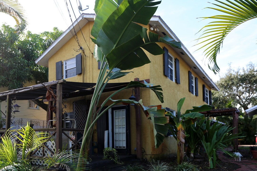 765 Newark St in West Palm Beach, FL - Building Photo