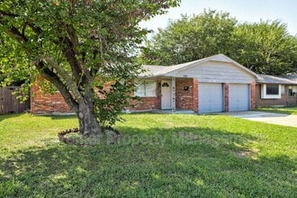 1117 S Howard Ave in Moore, OK - Building Photo - Building Photo