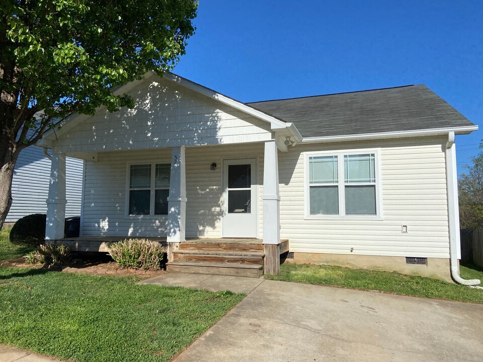 521 Denny Dr in Winston-Salem, NC - Building Photo