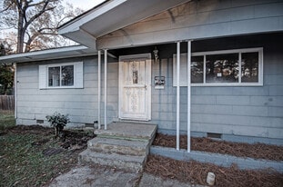 4240 Azalea Dr in Jackson, MS - Building Photo