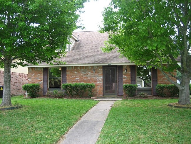 4802 Dollar Reef Dr in Bacliff, TX - Building Photo - Building Photo