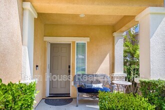 19659 Lanview Ln in Santa Clarita, CA - Building Photo - Building Photo