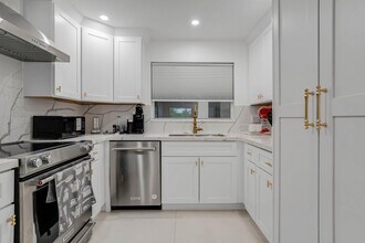 401 Briny Ave in Pompano Beach, FL - Building Photo - Building Photo