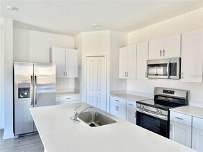 3783 NE 30th Ter in Ocala, FL - Building Photo - Building Photo