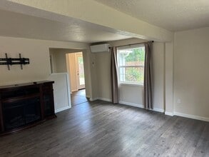 150 S 16th St in Cottage Grove, OR - Building Photo - Building Photo