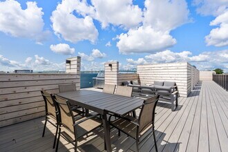 305 Border St, Unit 303 in Boston, MA - Building Photo - Building Photo