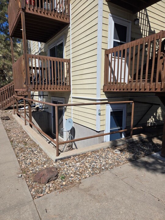 9380 W 49th Ave in Wheat Ridge, CO - Foto de edificio