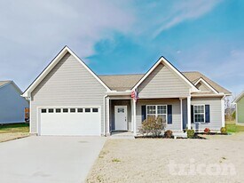 815 Ellyson Dr in Spring Hill, TN - Building Photo