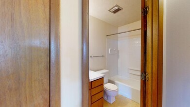 1105 28th St in Ames, IA - Building Photo - Building Photo