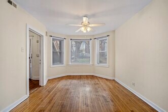 2541 W Carmen Ave, Unit Garden in Chicago, IL - Building Photo - Building Photo