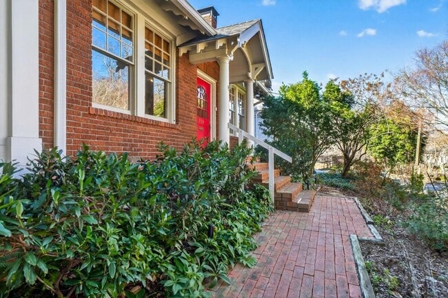 property at 719 Elkmont Dr NE